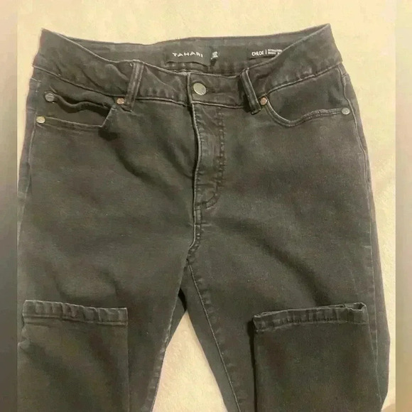Tahari Women’s Skinny Black Stretch Jeans 5 pockets straight legs size 8/29 - Picture 3 of 9